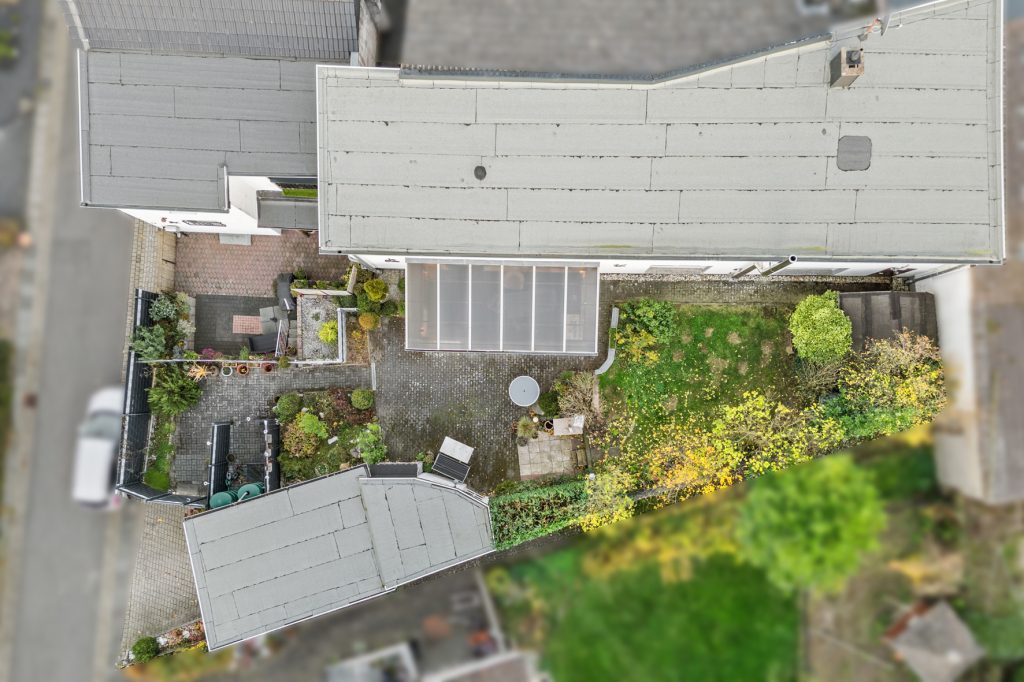 Gütelhöfer Immobilien - Immobilienangebot - Rheinbach / Merzbach - Alle - Zwei auf einen Streich! Zwei modernisierte Einfamilienhäuser mit Garten und Garage in Merzbach