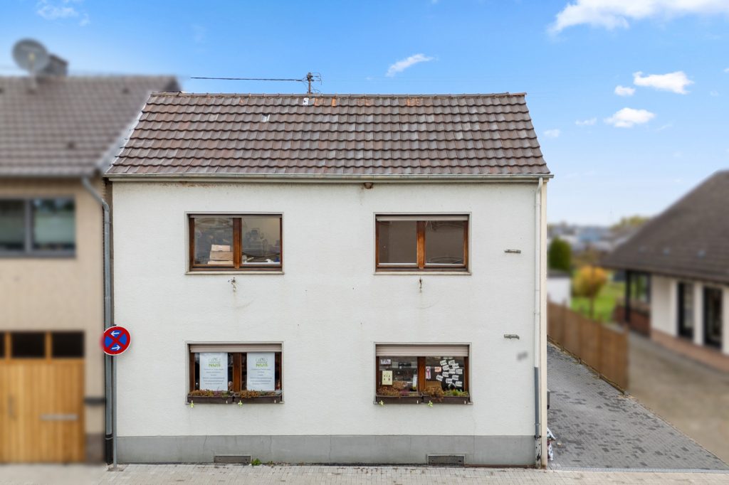 Gütelhöfer Immobilien - Immobilienangebot - Rheinbach / Oberdress - Alle - NEUER PREIS! Großzügiges Einfamilienhaus mit großem Garten, Einbauküche und viel Potenzial