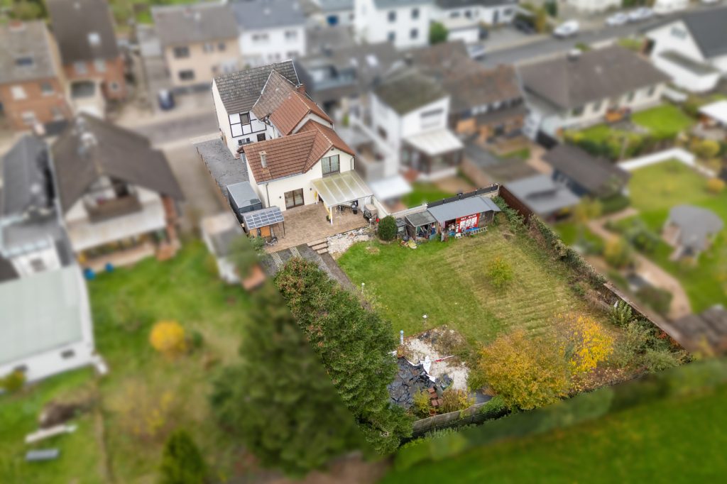 Gütelhöfer Immobilien - Immobilienangebot - Rheinbach / Oberdress - Alle - NEUER PREIS! Großzügiges Einfamilienhaus mit großem Garten, Einbauküche und viel Potenzial