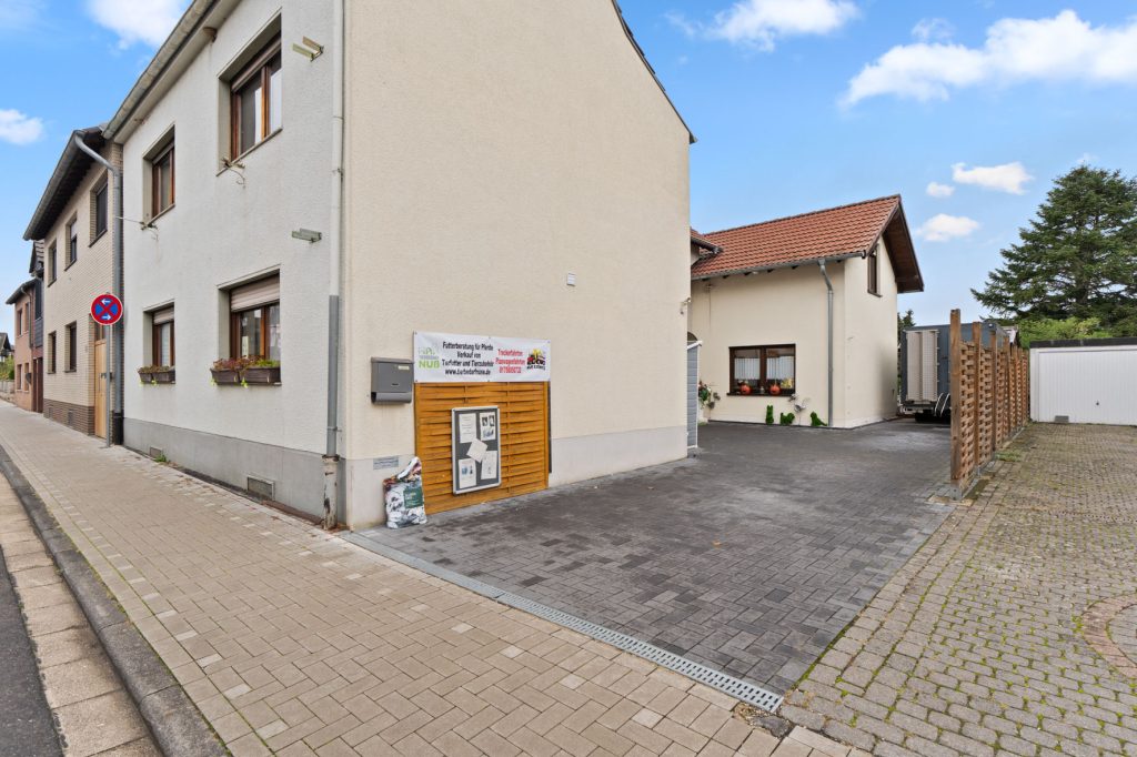 Gütelhöfer Immobilien - Immobilienangebot - Rheinbach / Oberdress - Alle - NEUER PREIS! Großzügiges Einfamilienhaus mit großem Garten, Einbauküche und viel Potenzial