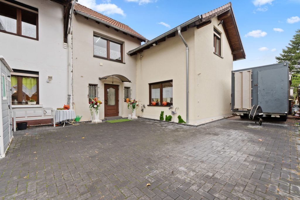 Gütelhöfer Immobilien - Immobilienangebot - Rheinbach / Oberdress - Alle - NEUER PREIS! Großzügiges Einfamilienhaus mit großem Garten, Einbauküche und viel Potenzial