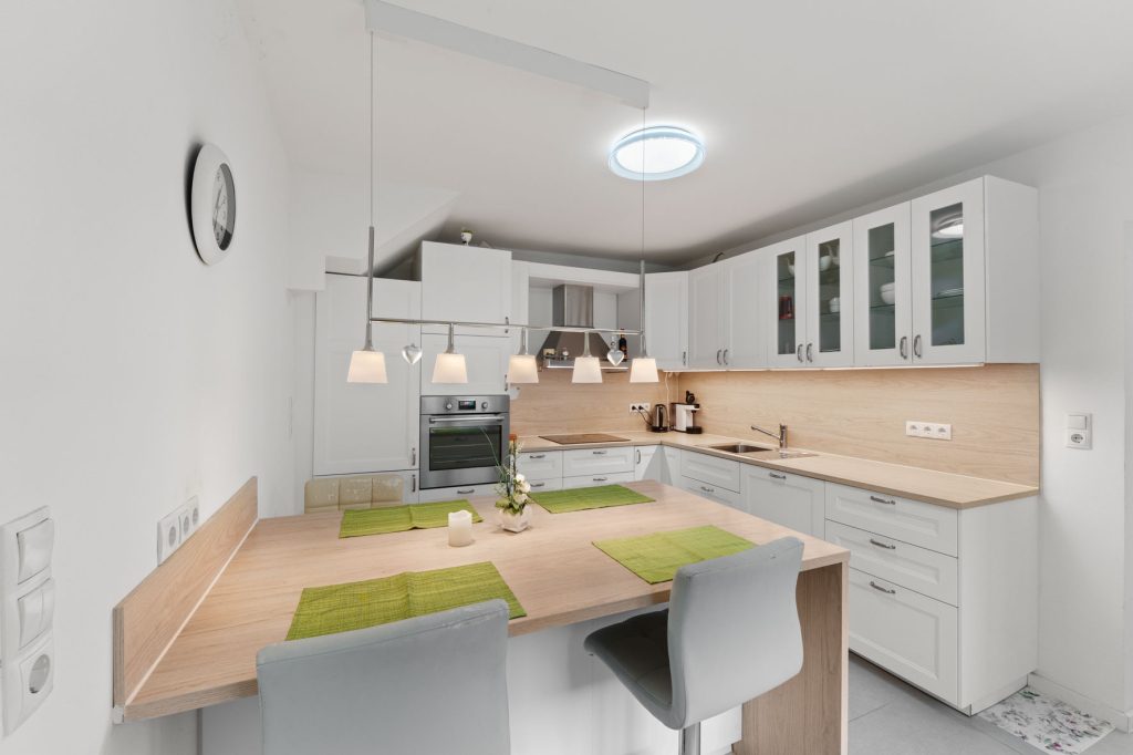 Gütelhöfer Immobilien - Immobilienangebot - Rheinbach / Oberdress - Alle - NEUER PREIS! Großzügiges Einfamilienhaus mit großem Garten, Einbauküche und viel Potenzial