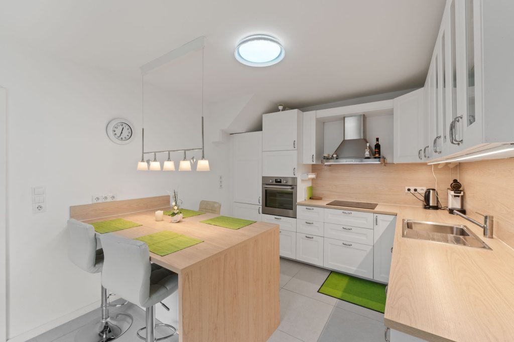 Gütelhöfer Immobilien - Immobilienangebot - Rheinbach / Oberdress - Alle - NEUER PREIS! Großzügiges Einfamilienhaus mit großem Garten, Einbauküche und viel Potenzial