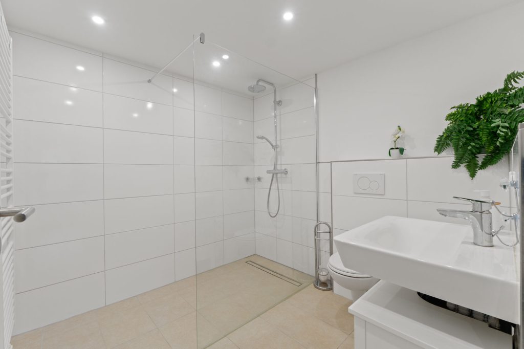 Gütelhöfer Immobilien - Immobilienangebot - Rheinbach / Oberdress - Alle - NEUER PREIS! Großzügiges Einfamilienhaus mit großem Garten, Einbauküche und viel Potenzial