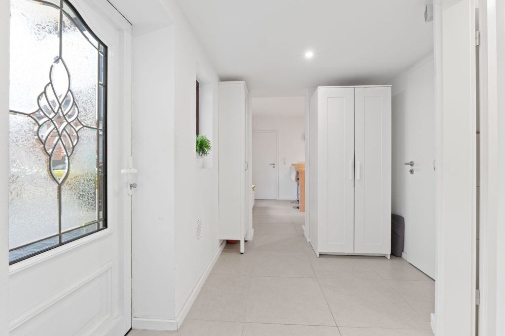 Gütelhöfer Immobilien - Immobilienangebot - Rheinbach / Oberdress - Alle - NEUER PREIS! Großzügiges Einfamilienhaus mit großem Garten, Einbauküche und viel Potenzial