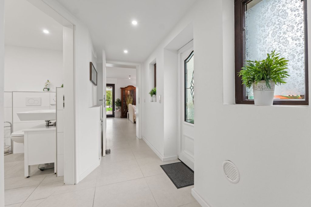 Gütelhöfer Immobilien - Immobilienangebot - Rheinbach / Oberdress - Alle - NEUER PREIS! Großzügiges Einfamilienhaus mit großem Garten, Einbauküche und viel Potenzial