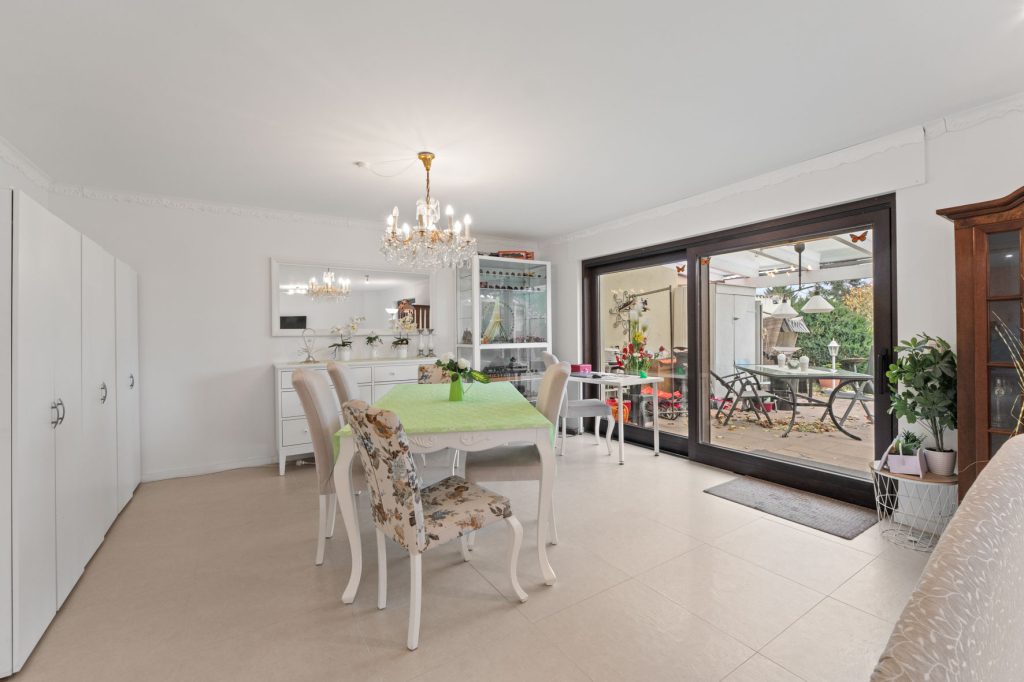 Gütelhöfer Immobilien - Immobilienangebot - Rheinbach / Oberdress - Alle - NEUER PREIS! Großzügiges Einfamilienhaus mit großem Garten, Einbauküche und viel Potenzial