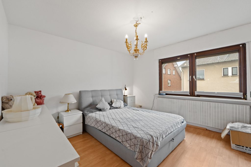 Gütelhöfer Immobilien - Immobilienangebot - Rheinbach / Oberdress - Alle - NEUER PREIS! Großzügiges Einfamilienhaus mit großem Garten, Einbauküche und viel Potenzial