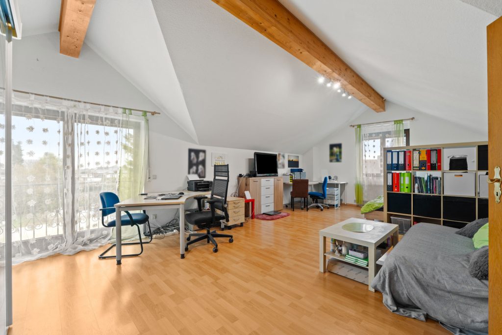 Gütelhöfer Immobilien - Immobilienangebot - Rheinbach / Oberdress - Alle - NEUER PREIS! Großzügiges Einfamilienhaus mit großem Garten, Einbauküche und viel Potenzial
