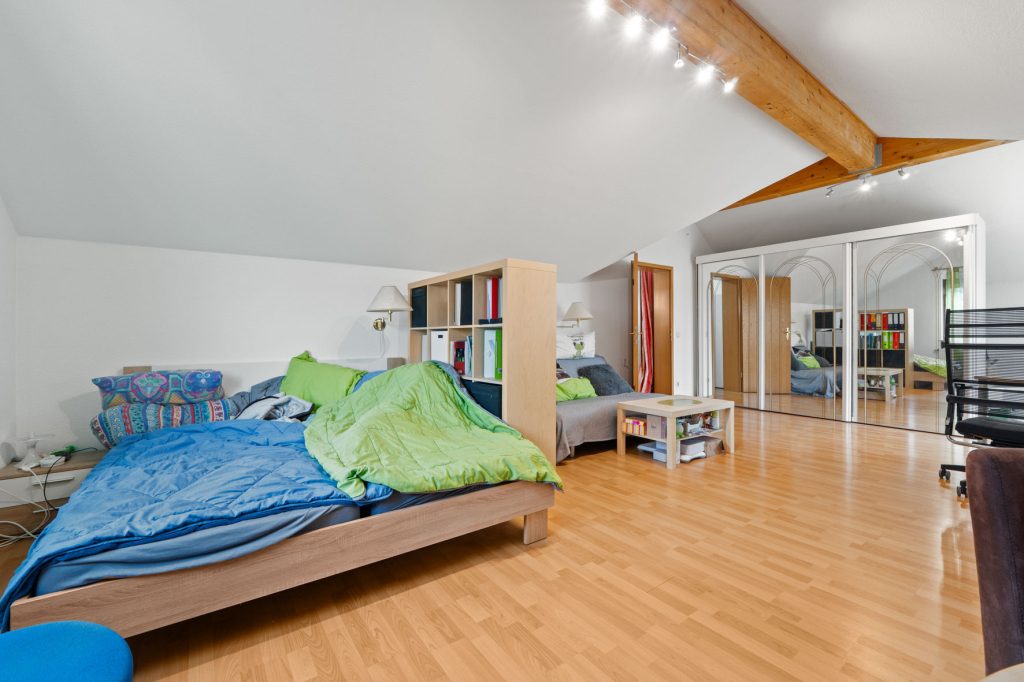 Gütelhöfer Immobilien - Immobilienangebot - Rheinbach / Oberdress - Alle - NEUER PREIS! Großzügiges Einfamilienhaus mit großem Garten, Einbauküche und viel Potenzial