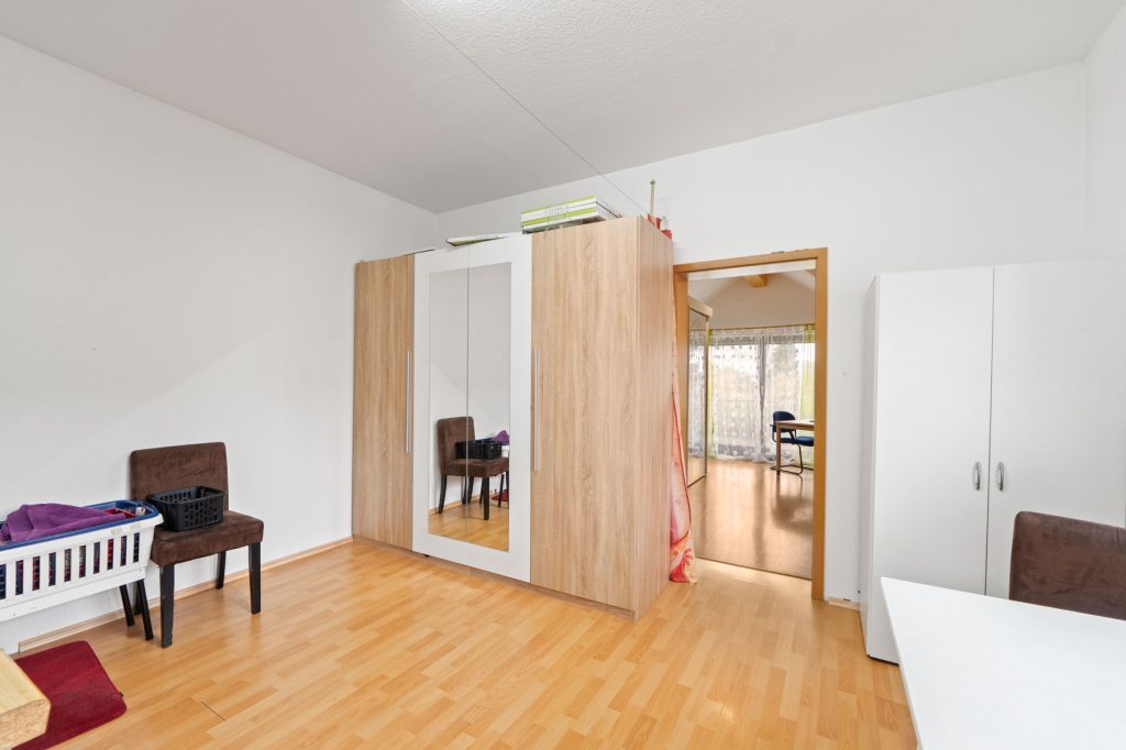 Gütelhöfer Immobilien - Immobilienangebot - Rheinbach / Oberdress - Alle - NEUER PREIS! Großzügiges Einfamilienhaus mit großem Garten, Einbauküche und viel Potenzial
