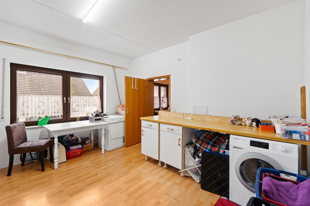 Gütelhöfer Immobilien - Immobilienangebot - Rheinbach / Oberdress - Alle - NEUER PREIS! Großzügiges Einfamilienhaus mit großem Garten, Einbauküche und viel Potenzial