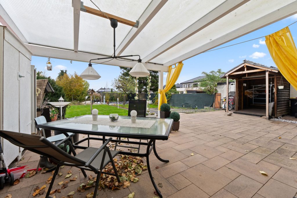 Gütelhöfer Immobilien - Immobilienangebot - Rheinbach / Oberdress - Alle - NEUER PREIS! Großzügiges Einfamilienhaus mit großem Garten, Einbauküche und viel Potenzial
