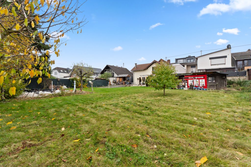 Gütelhöfer Immobilien - Immobilienangebot - Rheinbach / Oberdress - Alle - NEUER PREIS! Großzügiges Einfamilienhaus mit großem Garten, Einbauküche und viel Potenzial