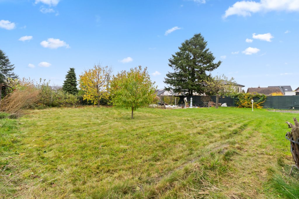 Gütelhöfer Immobilien - Immobilienangebot - Rheinbach / Oberdress - Alle - NEUER PREIS! Großzügiges Einfamilienhaus mit großem Garten, Einbauküche und viel Potenzial