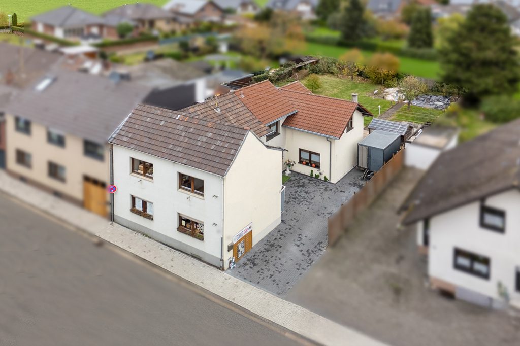 Gütelhöfer Immobilien - Immobilienangebot - Rheinbach / Oberdress - Alle - NEUER PREIS! Großzügiges Einfamilienhaus mit großem Garten, Einbauküche und viel Potenzial