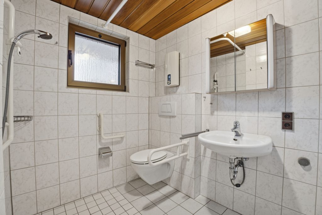 Gütelhöfer Immobilien - Immobilienangebot - Alfter / Witterschlick - Alle - Gemütliches Einfamilienhaus mit separater Zufahrt, Unterständen und Garage in Witterschlick