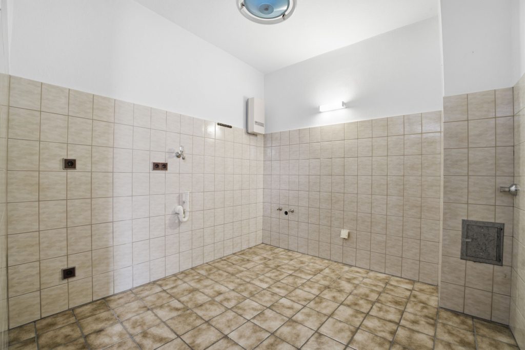 Gütelhöfer Immobilien - Immobilienangebot - Alfter / Witterschlick - Alle - Gemütliches Einfamilienhaus mit separater Zufahrt, Unterständen und Garage in Witterschlick