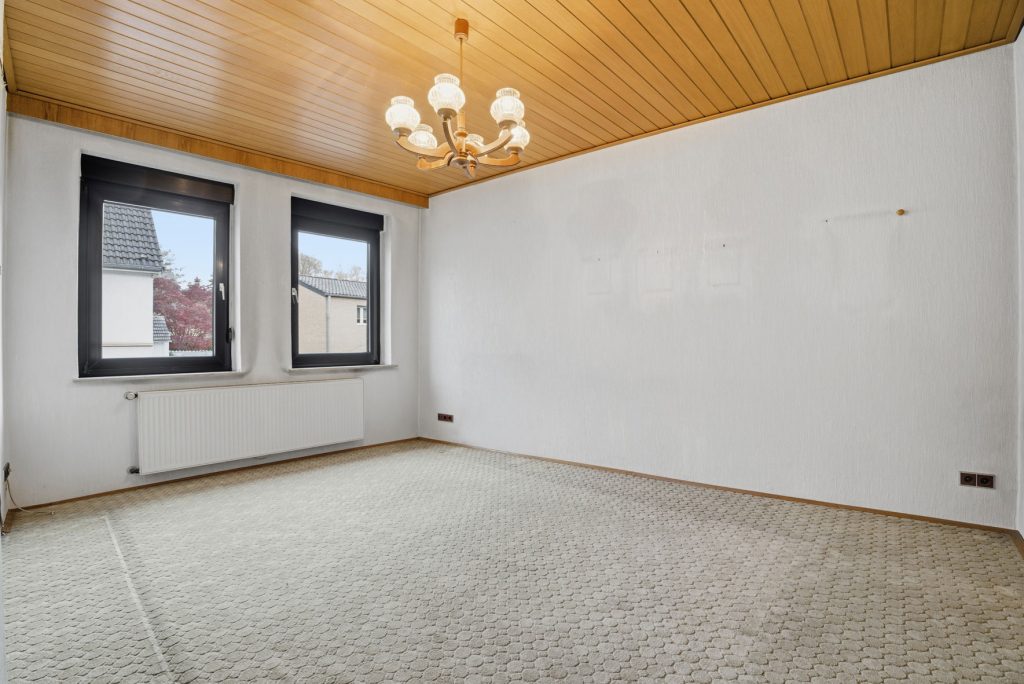Gütelhöfer Immobilien - Immobilienangebot - Alfter / Witterschlick - Alle - Gemütliches Einfamilienhaus mit separater Zufahrt, Unterständen und Garage in Witterschlick