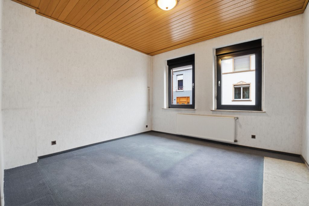 Gütelhöfer Immobilien - Immobilienangebot - Alfter / Witterschlick - Alle - Gemütliches Einfamilienhaus mit separater Zufahrt, Unterständen und Garage in Witterschlick