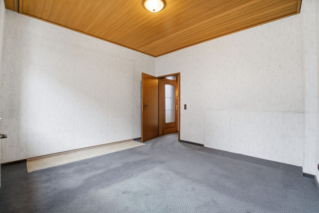 Gütelhöfer Immobilien - Immobilienangebot - Alfter / Witterschlick - Alle - Gemütliches Einfamilienhaus mit separater Zufahrt, Unterständen und Garage in Witterschlick