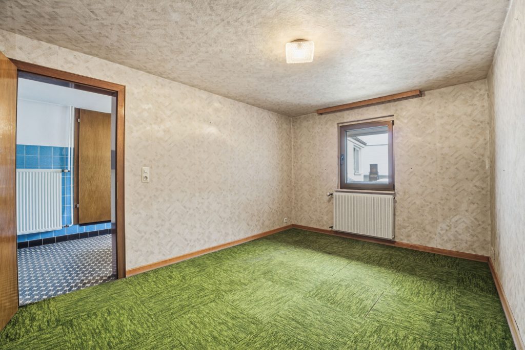 Gütelhöfer Immobilien - Immobilienangebot - Alfter / Witterschlick - Alle - Gemütliches Einfamilienhaus mit separater Zufahrt, Unterständen und Garage in Witterschlick