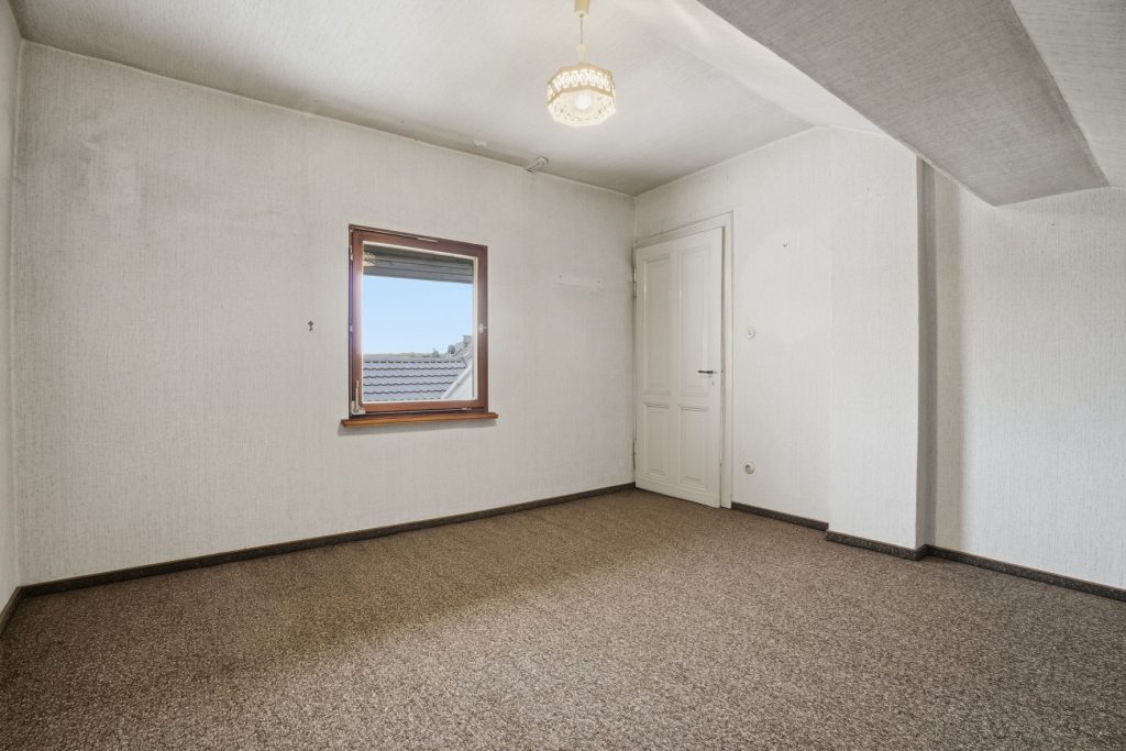 Gütelhöfer Immobilien - Immobilienangebot - Alfter / Witterschlick - Alle - Gemütliches Einfamilienhaus mit separater Zufahrt, Unterständen und Garage in Witterschlick