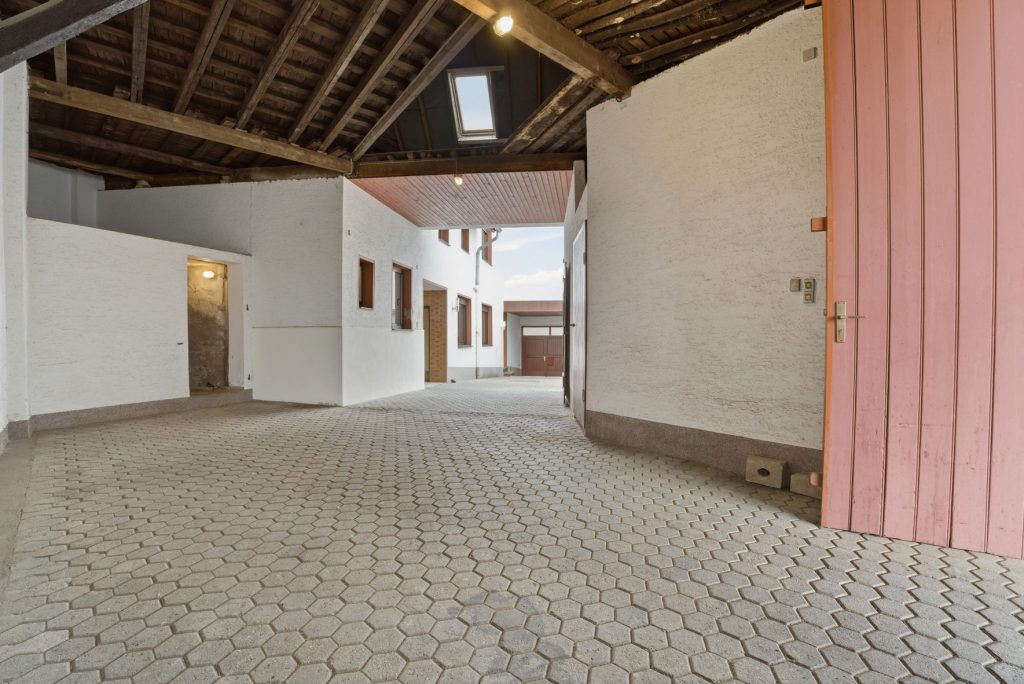 Gütelhöfer Immobilien - Immobilienangebot - Alfter / Witterschlick - Alle - Gemütliches Einfamilienhaus mit separater Zufahrt, Unterständen und Garage in Witterschlick