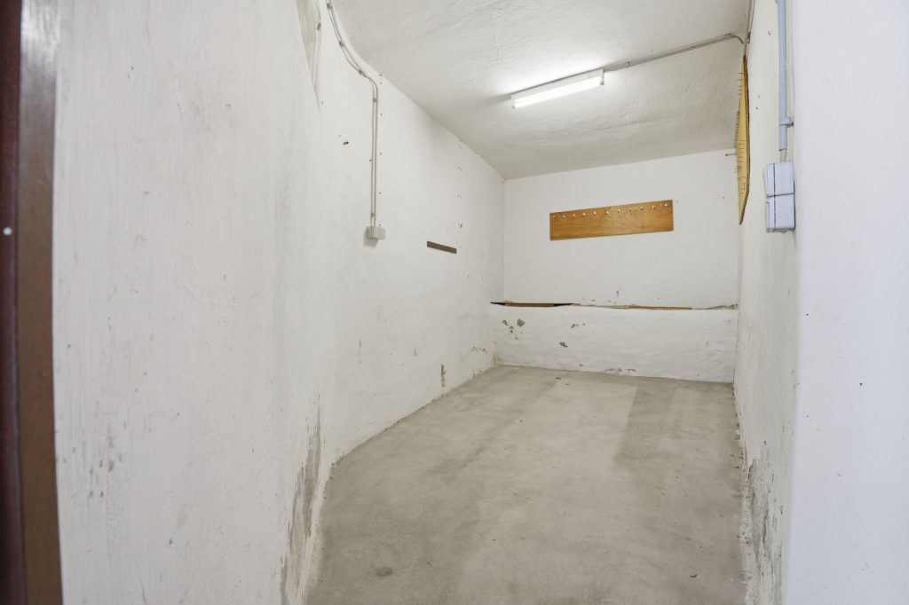 Gütelhöfer Immobilien - Immobilienangebot - Alfter / Witterschlick - Alle - Gemütliches Einfamilienhaus mit separater Zufahrt, Unterständen und Garage in Witterschlick