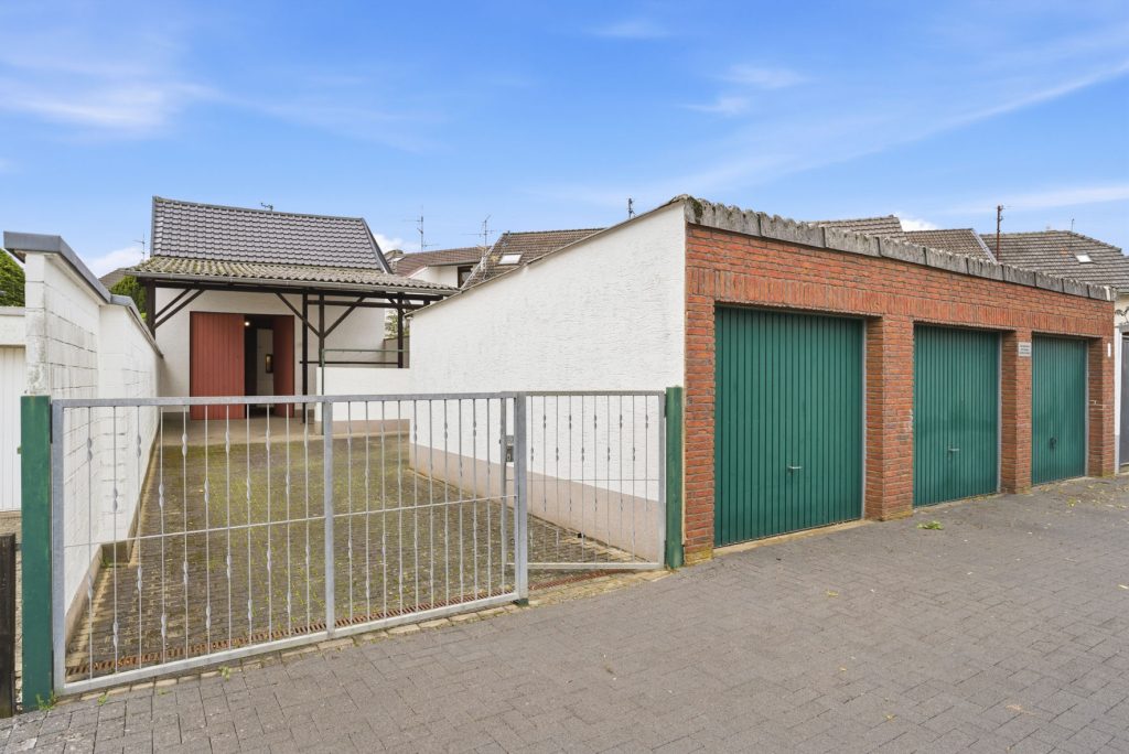 Gütelhöfer Immobilien - Immobilienangebot - Alfter / Witterschlick - Alle - Gemütliches Einfamilienhaus mit separater Zufahrt, Unterständen und Garage in Witterschlick