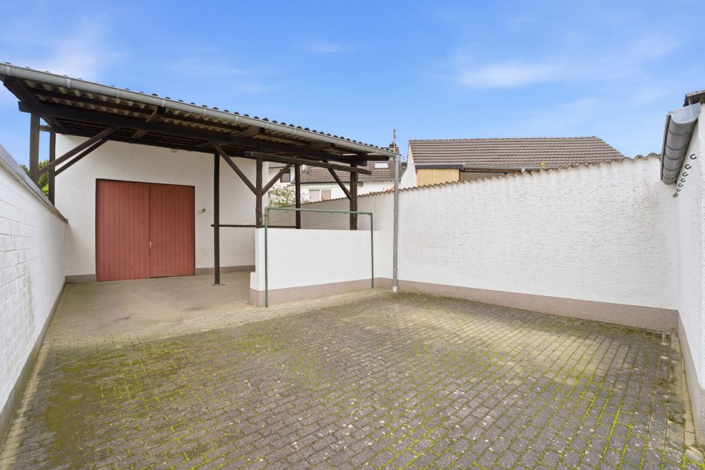 Gütelhöfer Immobilien - Immobilienangebot - Alfter / Witterschlick - Alle - Gemütliches Einfamilienhaus mit separater Zufahrt, Unterständen und Garage in Witterschlick