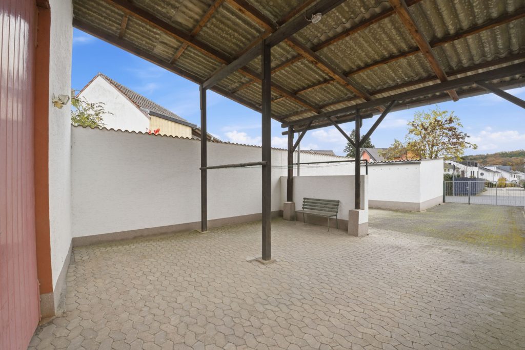 Gütelhöfer Immobilien - Immobilienangebot - Alfter / Witterschlick - Alle - Gemütliches Einfamilienhaus mit separater Zufahrt, Unterständen und Garage in Witterschlick