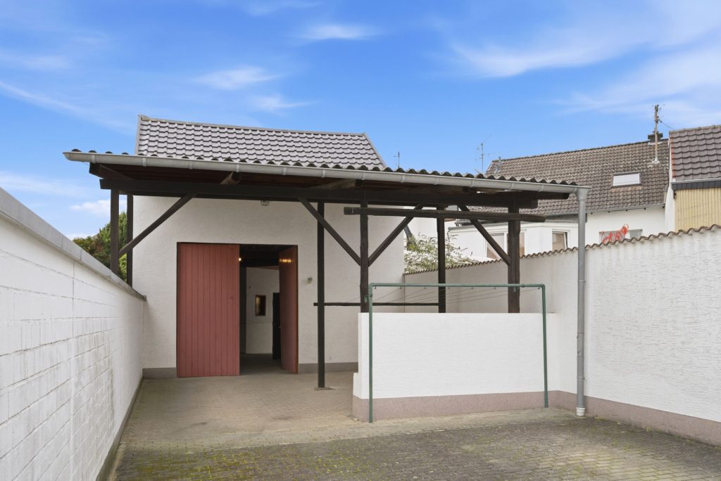 Gütelhöfer Immobilien - Immobilienangebot - Alfter / Witterschlick - Alle - Gemütliches Einfamilienhaus mit separater Zufahrt, Unterständen und Garage in Witterschlick