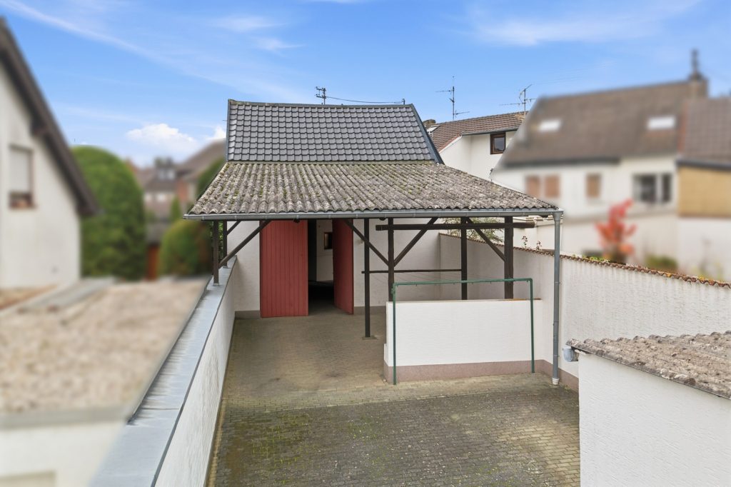 Gütelhöfer Immobilien - Immobilienangebot - Alfter / Witterschlick - Alle - Gemütliches Einfamilienhaus mit separater Zufahrt, Unterständen und Garage in Witterschlick