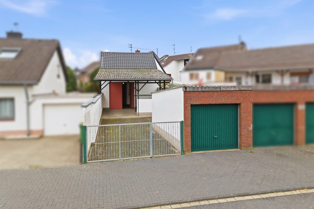 Gütelhöfer Immobilien - Immobilienangebot - Alfter / Witterschlick - Alle - Gemütliches Einfamilienhaus mit separater Zufahrt, Unterständen und Garage in Witterschlick