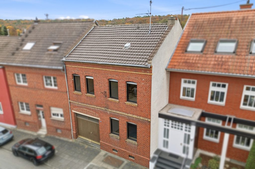 Gütelhöfer Immobilien - Immobilienangebot - Alfter / Witterschlick - Alle - Gemütliches Einfamilienhaus mit separater Zufahrt, Unterständen und Garage in Witterschlick