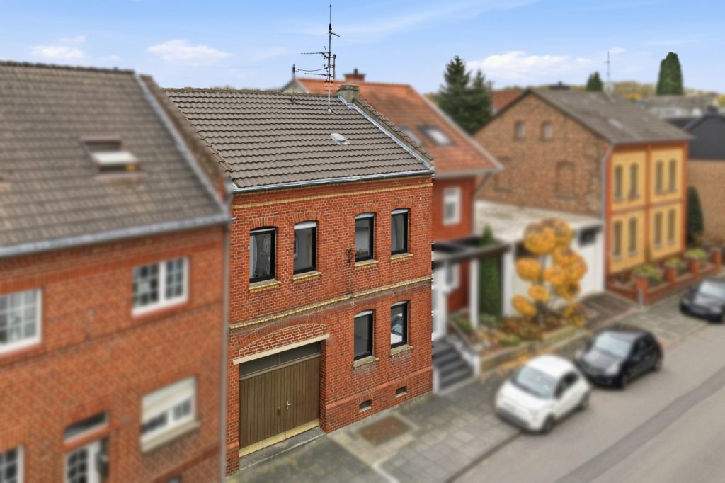Gütelhöfer Immobilien - Immobilienangebot - Alfter / Witterschlick - Alle - Gemütliches Einfamilienhaus mit separater Zufahrt, Unterständen und Garage in Witterschlick