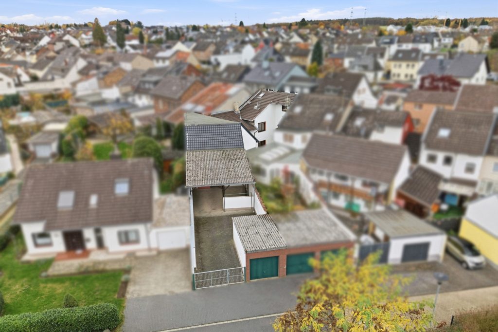 Gütelhöfer Immobilien - Immobilienangebot - Alfter / Witterschlick - Alle - Gemütliches Einfamilienhaus mit separater Zufahrt, Unterständen und Garage in Witterschlick