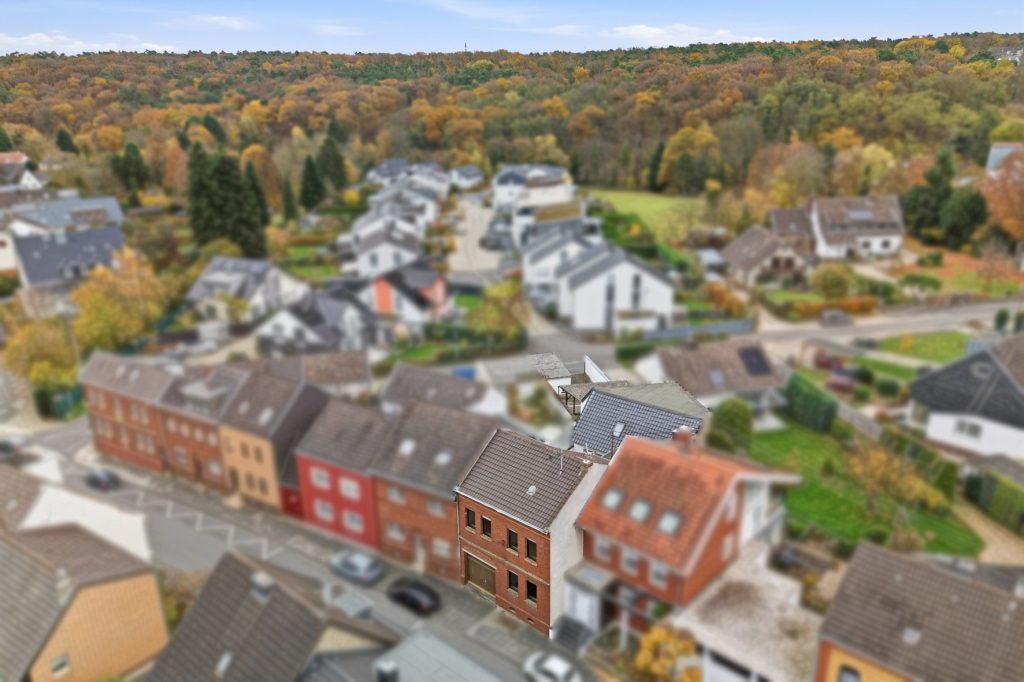 Gütelhöfer Immobilien - Immobilienangebot - Alfter / Witterschlick - Alle - Gemütliches Einfamilienhaus mit separater Zufahrt, Unterständen und Garage in Witterschlick