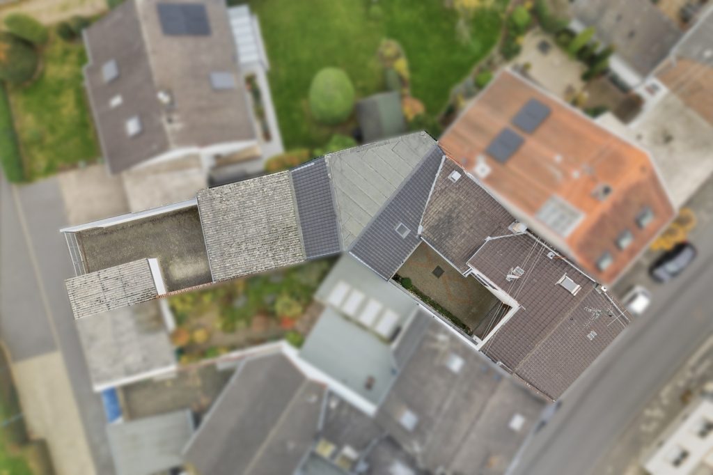 Gütelhöfer Immobilien - Immobilienangebot - Alfter / Witterschlick - Alle - Gemütliches Einfamilienhaus mit separater Zufahrt, Unterständen und Garage in Witterschlick
