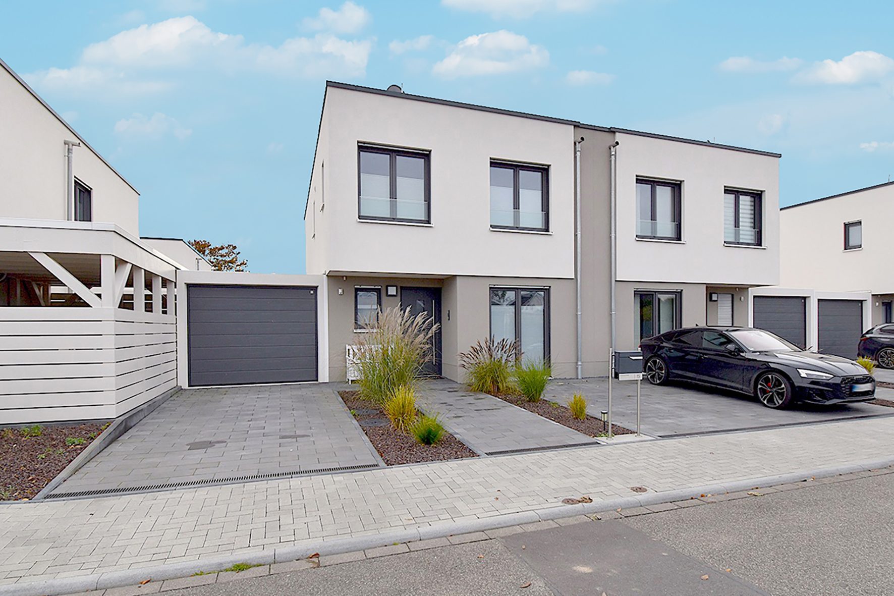 Gütelhöfer Immobilien - Immobilienangebot - Swisttal / Straßfeld - Alle - Neuwertig! Energieeffiziente 143m² Doppelhaushälfte mit Garten, Einbauküche und Garage in Straßfeld