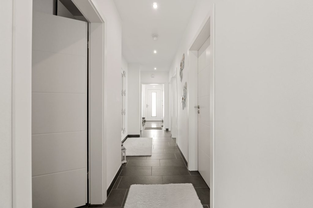 Gütelhöfer Immobilien - Immobilienangebot - Bergheim - Alle - Neuwertig und bezugsfrei! Großzügige 4-Zimmer-Erdgeschoss-Wohnung mit Einbauküche und Garten