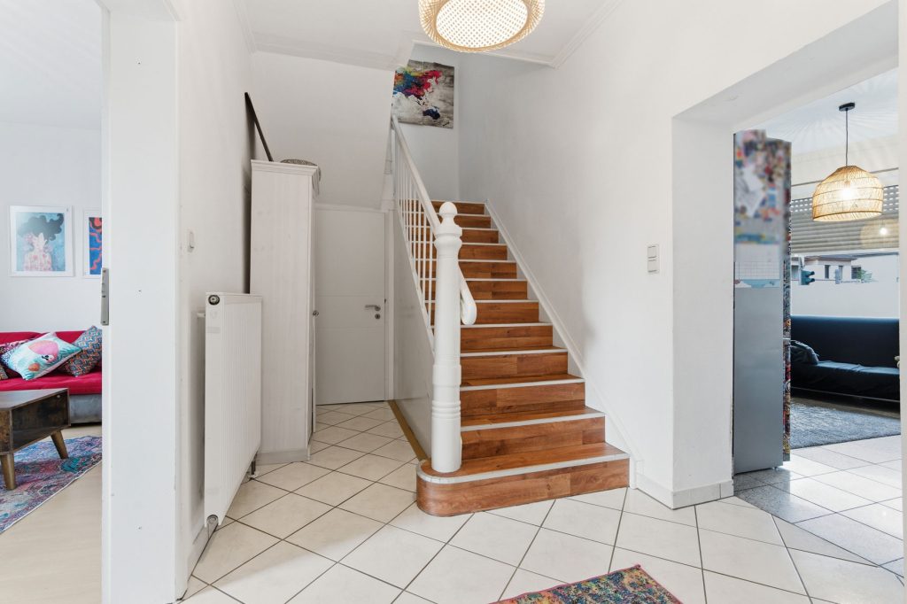 Gütelhöfer Immobilien - Immobilienangebot - Bornheim / Waldorf - Alle - NEUER PREIS! Geräumiges Reihenmittelhaus mit Garten und idealer Raumaufteilung in zentraler Lage