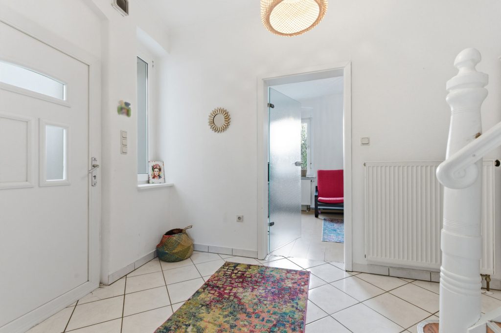 Gütelhöfer Immobilien - Immobilienangebot - Bornheim / Waldorf - Alle - NEUER PREIS! Geräumiges Reihenmittelhaus mit Garten und idealer Raumaufteilung in zentraler Lage