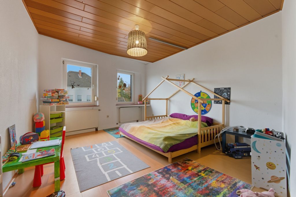 Gütelhöfer Immobilien - Immobilienangebot - Bornheim / Waldorf - Alle - NEUER PREIS! Geräumiges Reihenmittelhaus mit Garten und idealer Raumaufteilung in zentraler Lage