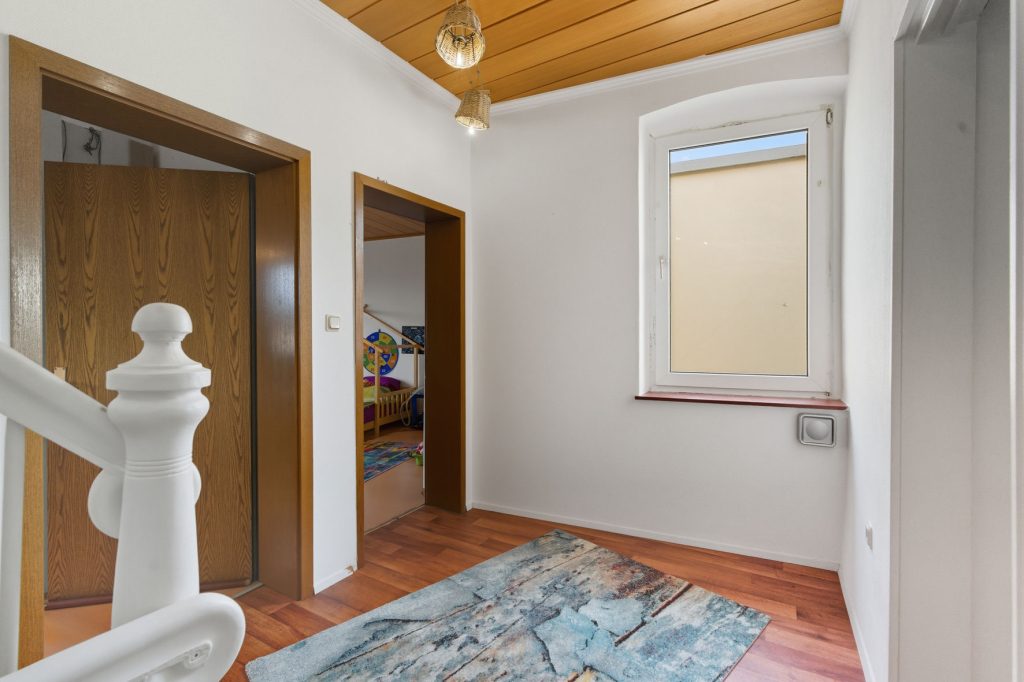 Gütelhöfer Immobilien - Immobilienangebot - Bornheim / Waldorf - Alle - NEUER PREIS! Geräumiges Reihenmittelhaus mit Garten und idealer Raumaufteilung in zentraler Lage