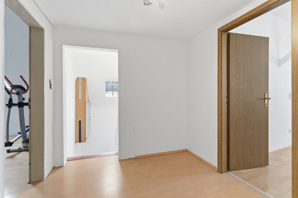 Gütelhöfer Immobilien - Immobilienangebot - Bornheim / Waldorf - Alle - NEUER PREIS! Geräumiges Reihenmittelhaus mit Garten und idealer Raumaufteilung in zentraler Lage