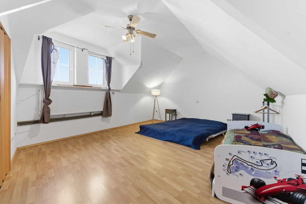 Gütelhöfer Immobilien - Immobilienangebot - Bornheim / Waldorf - Alle - NEUER PREIS! Geräumiges Reihenmittelhaus mit Garten und idealer Raumaufteilung in zentraler Lage