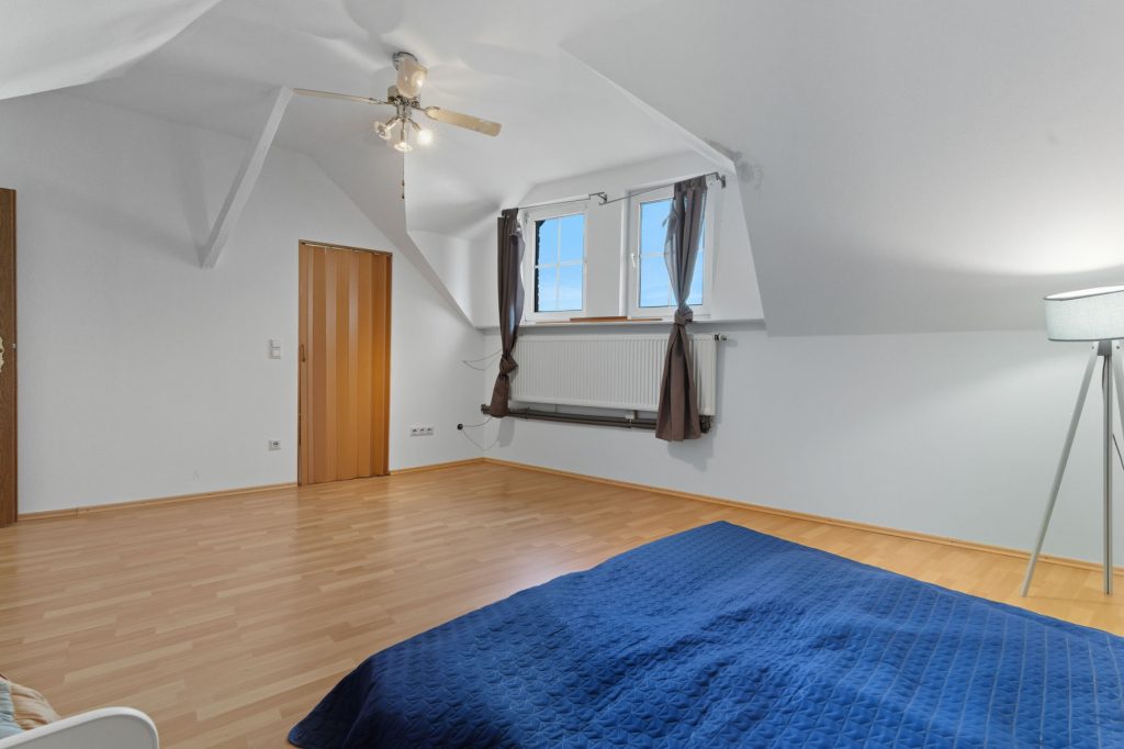 Gütelhöfer Immobilien - Immobilienangebot - Bornheim / Waldorf - Alle - NEUER PREIS! Geräumiges Reihenmittelhaus mit Garten und idealer Raumaufteilung in zentraler Lage