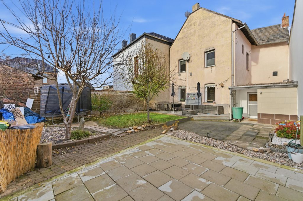 Gütelhöfer Immobilien - Immobilienangebot - Bornheim / Waldorf - Alle - NEUER PREIS! Geräumiges Reihenmittelhaus mit Garten und idealer Raumaufteilung in zentraler Lage